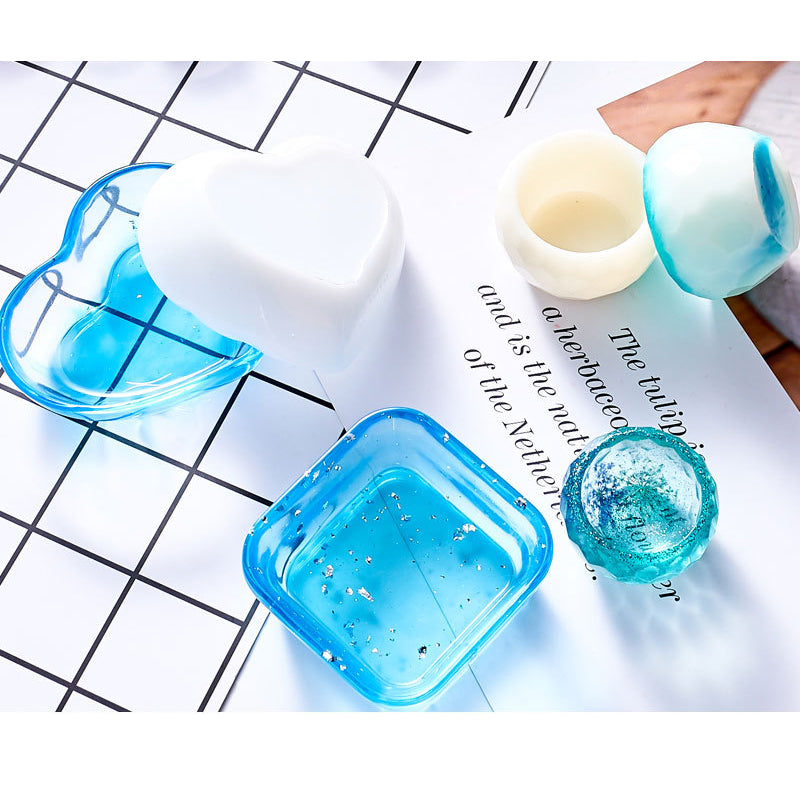 Pack of 4 Heart, Square and Round Dishes, Large and Small Cups