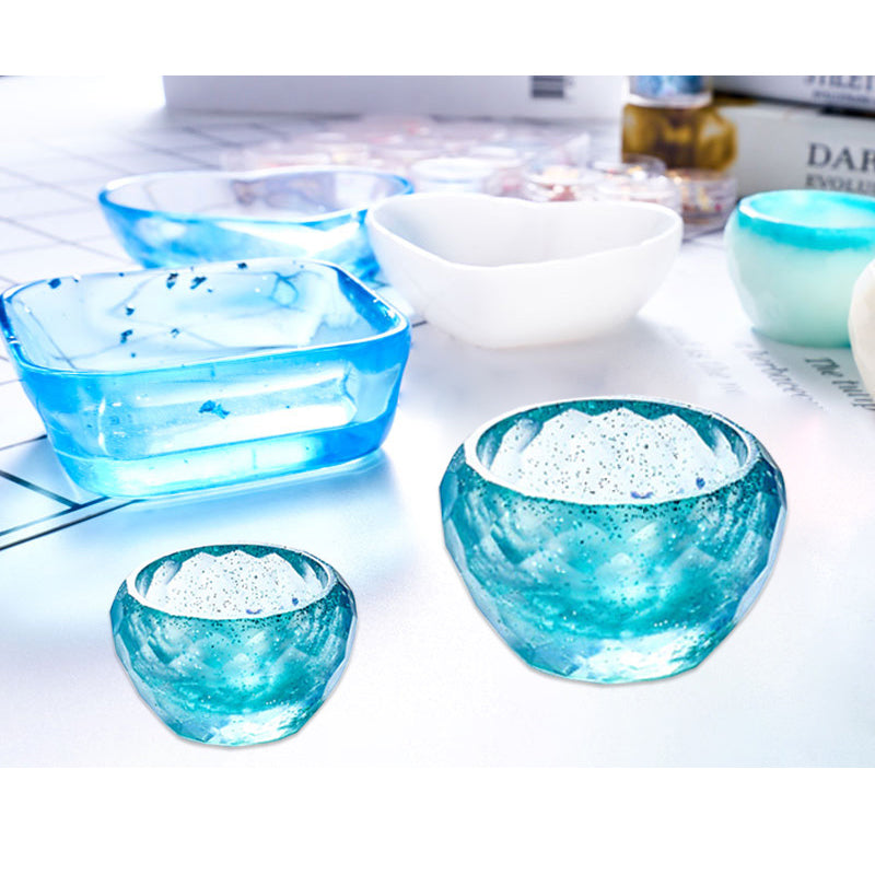 Pack of 4 Heart, Square and Round Dishes, Large and Small Cups